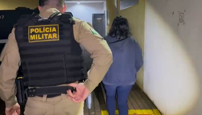 Menina caminha 7 km descalça e denuncia maus-tratos da mãe que acaba detida em Cascavel